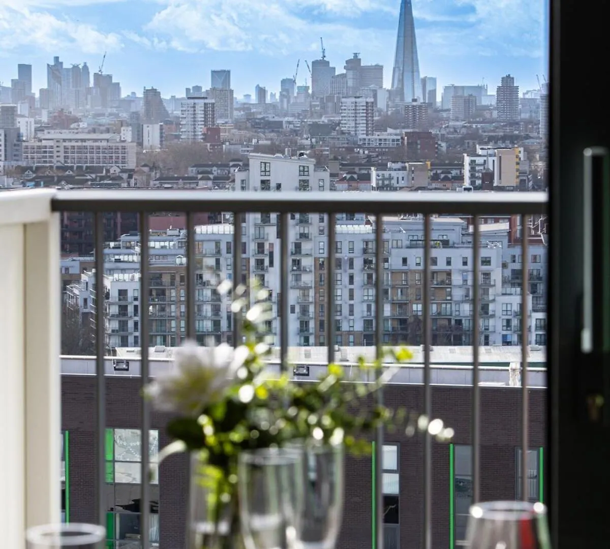 Apartment Cozy Apt Near Canary Wharf London